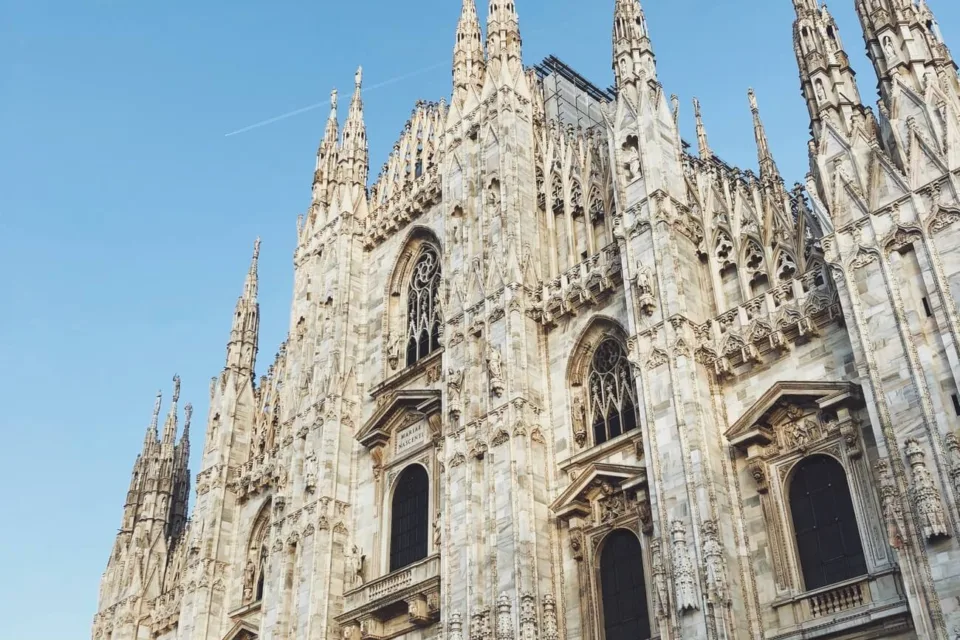 Catedrala din Milano, vedere de jos a clădirii
